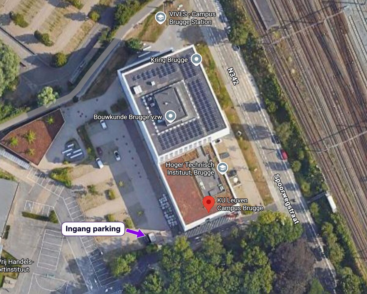 Luchtbeeld van KU Leuven Campus Brugge met een pijl naar de ingang van de parking